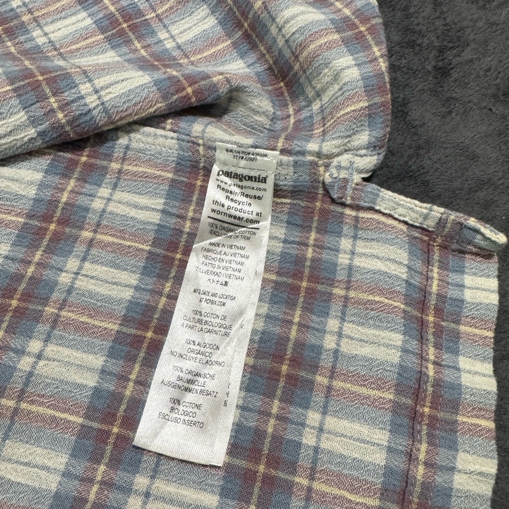 Patagonia Blue and Gray Casual Button Down Shirt
💙COTTON 100% ORGANIC💙 - Picture 7 of 7